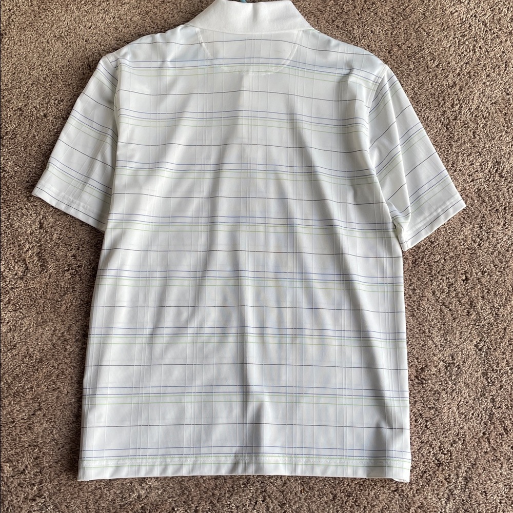 This is a Walter Hagen essentials golf polo shirt. - Picture 5 of 7